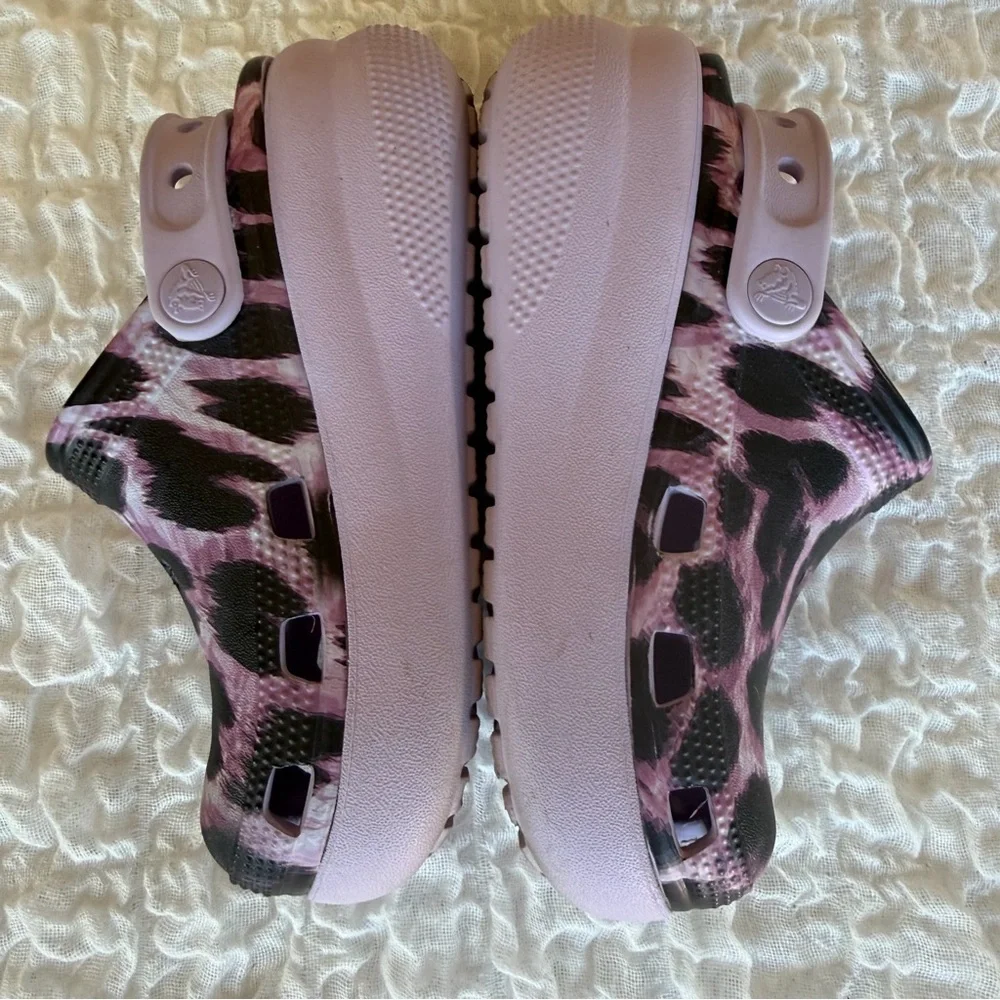 CROCS gently preloved